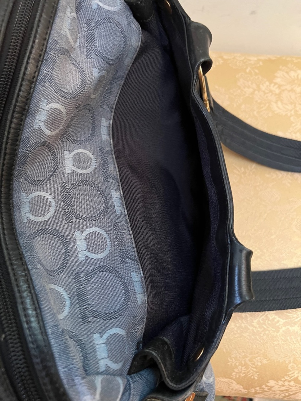 SALVATORE FERRAGAMO JEAN BAG - Picture 6 of 11
